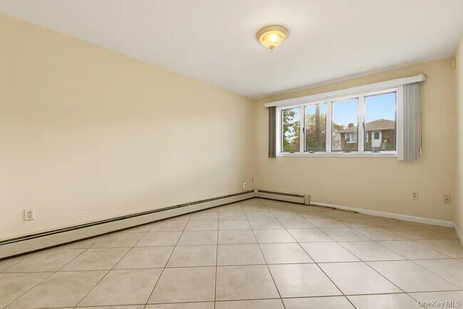 Building Photo - 11 7th St