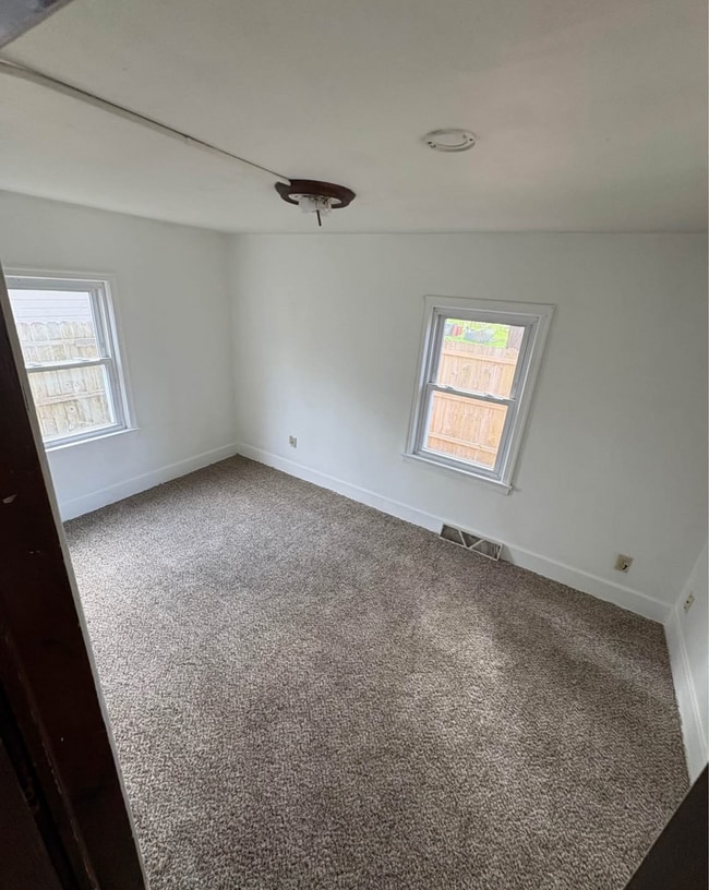 Building Photo - 814 16th St S