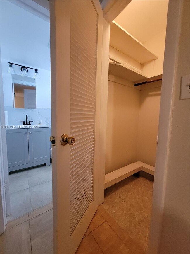 Building Photo - 2903 Point E Dr