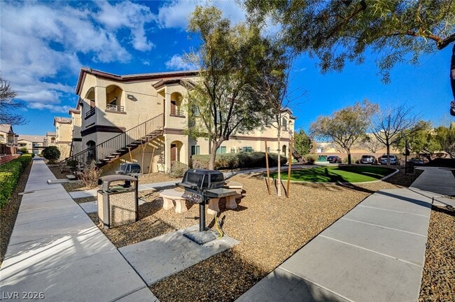 Building Photo - 2291 W Horizon Ridge Pkwy