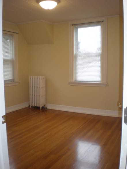 Building Photo - 351 Essex St