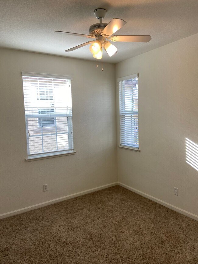 Building Photo - 4 Bedroom, 2.5 Bath - Located in Hideaway Treehouse Community