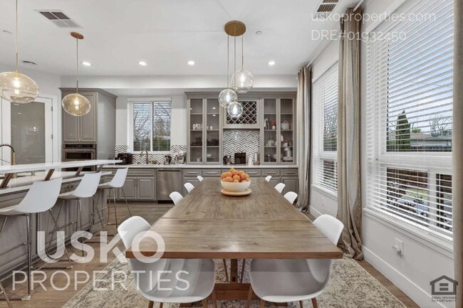 Building Photo - 103 Lazy Oak Ln