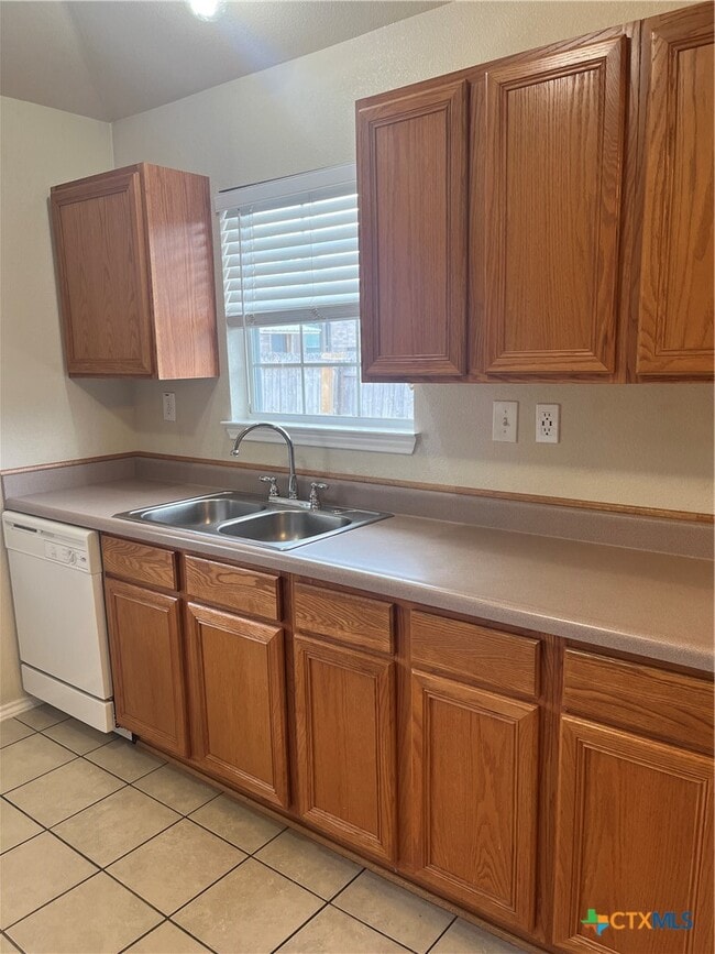 Building Photo - 1031 Helen Dr