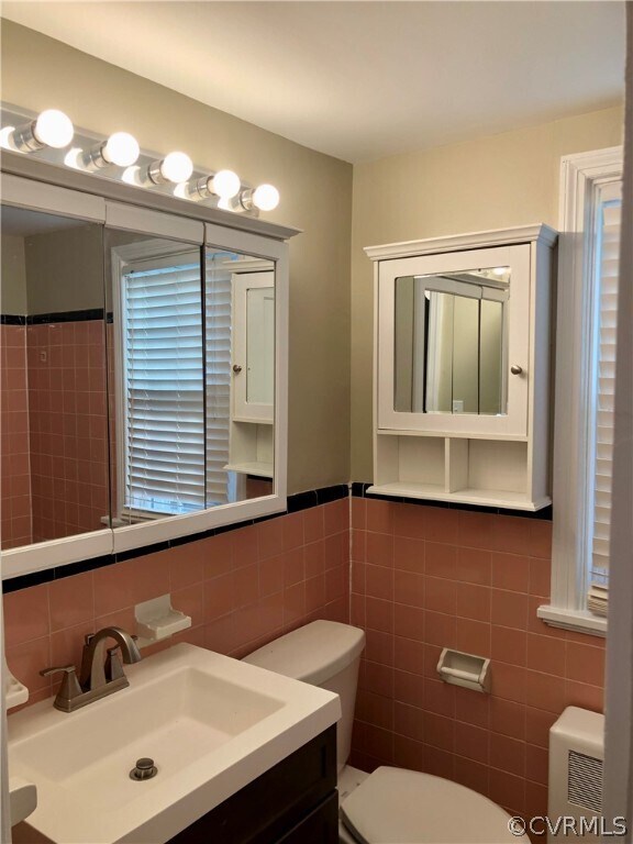 Building Photo - 208 Woodlawn Ave