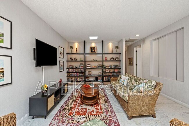 Building Photo - 1317 E Amado Rd