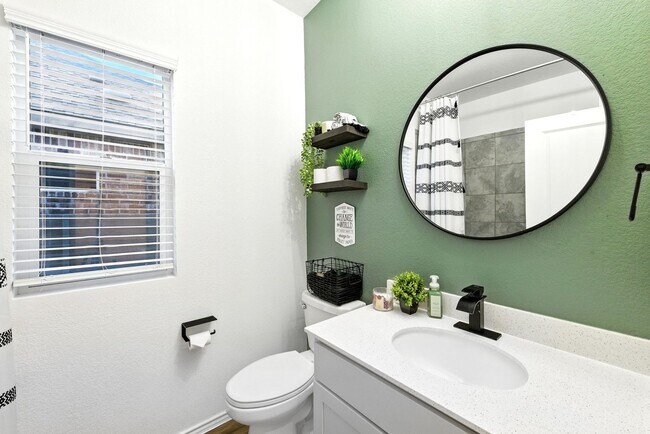 Building Photo - 3/BR 2/BA Home with Modern Touches and Coz...