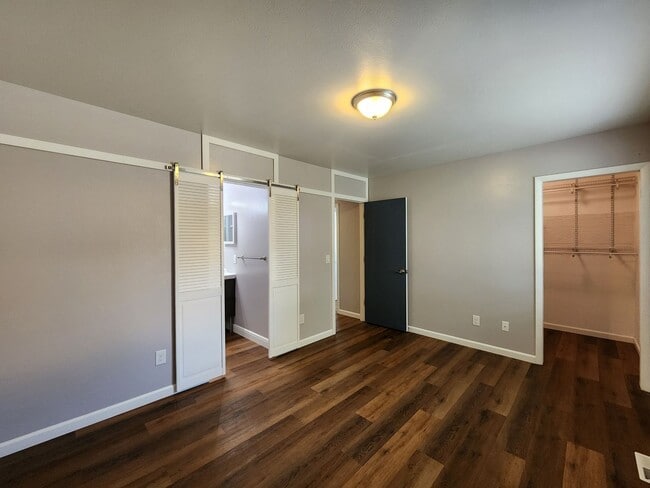 Building Photo - Updated 3 Bedroom Townhome in Great Area!