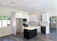 Building Photo - 17217 Kittridge St