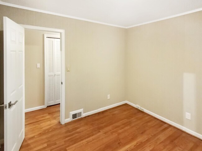 Building Photo - 377 Springdale Dr NE