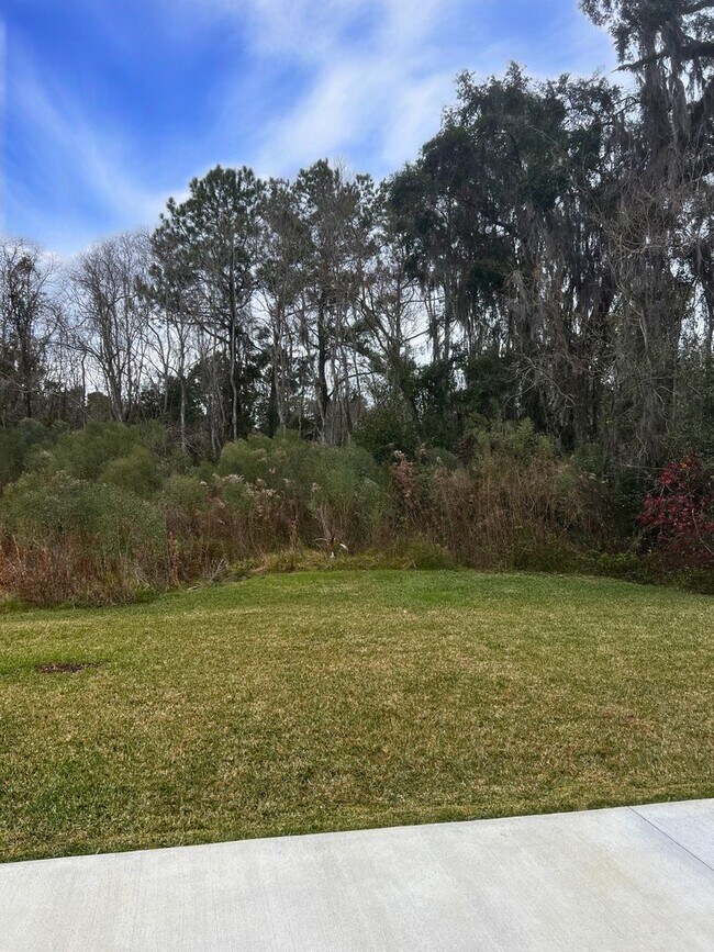 Building Photo - 4/2 centrally located!!