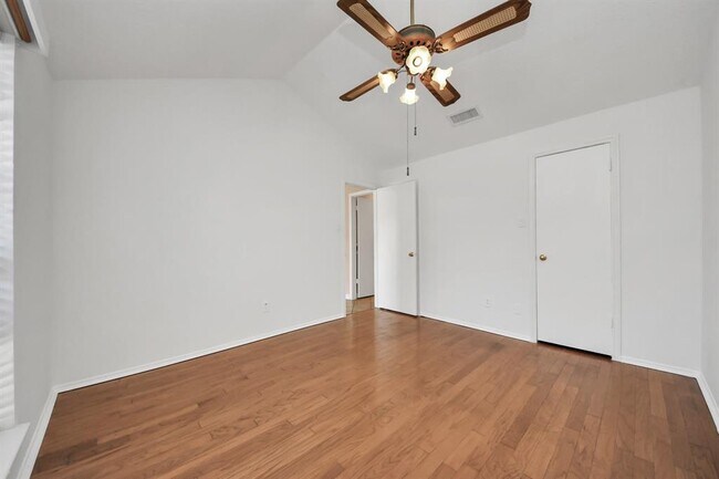 Building Photo - 12922 Grovemill Dr
