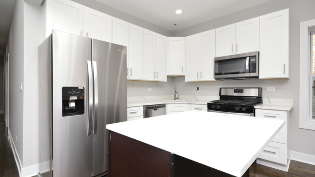 Building Photo - 4906 N Rockwell St
