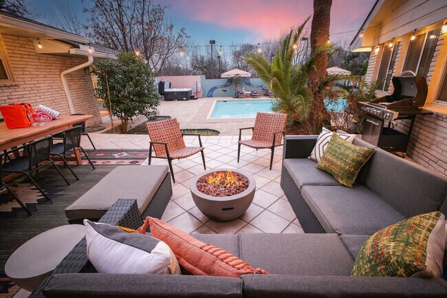 Building Photo - 6605 Countess Adria St