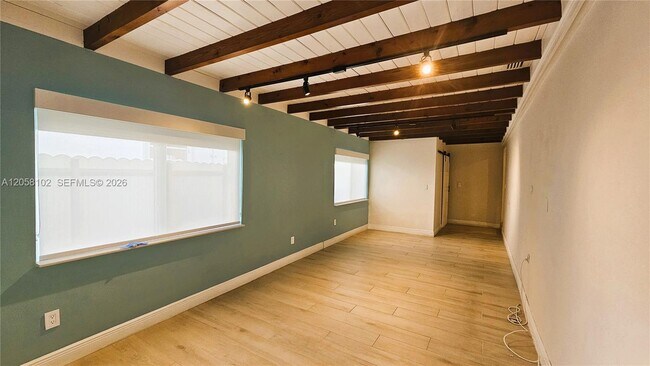 Building Photo - 6550 SW 28th St