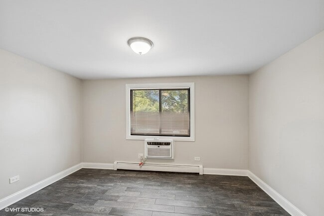 Building Photo - 3936 N Narragansett Ave