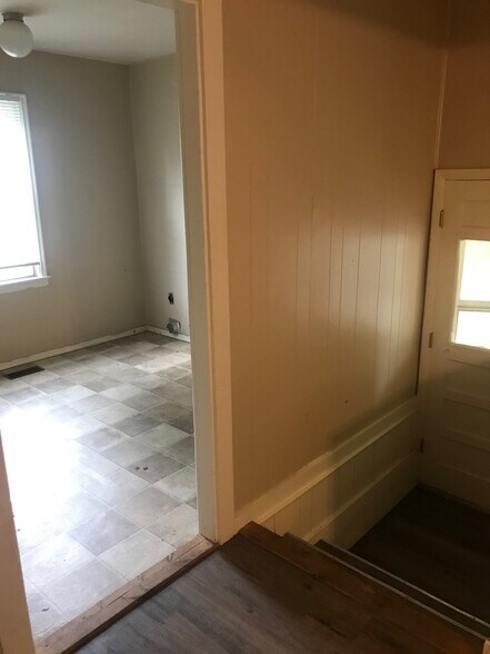 laundry room - 923 Olive St.