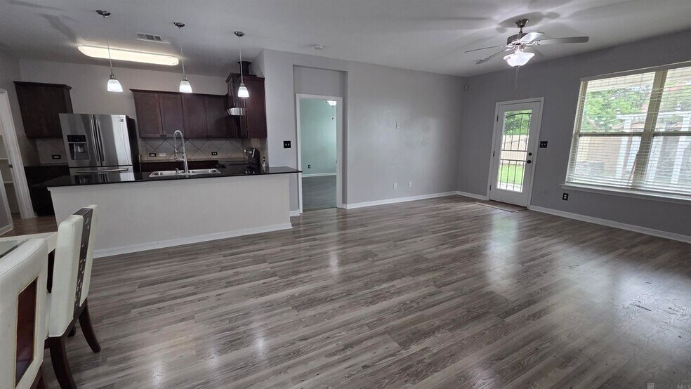 Building Photo - 583 Fall River Dr