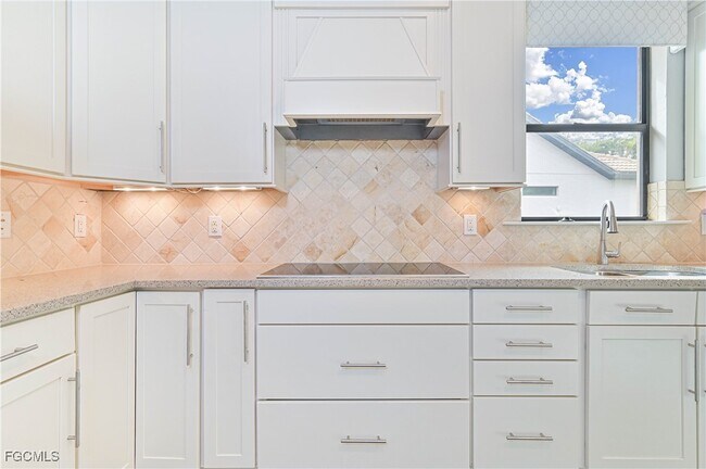 Building Photo - 14589 Laguna Dr