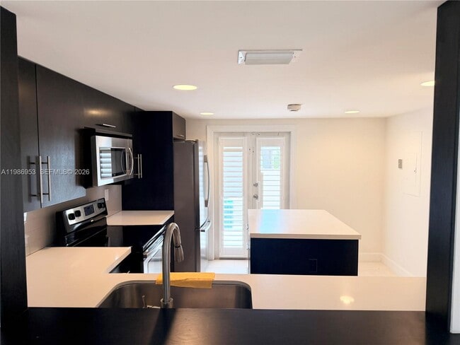 Building Photo - 5570 SW 70th Pl S