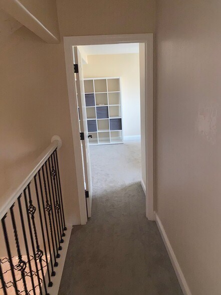 Building Photo - 7 Encina Pl
