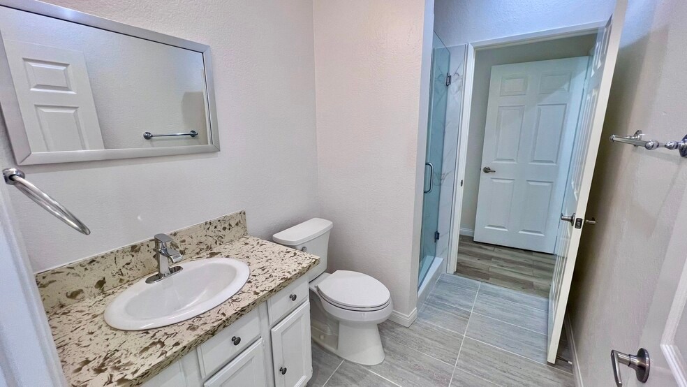 Building Photo - 5420 Sylmar Ave