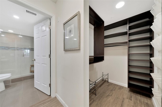 Building Photo - 2005 SE 10th Ave