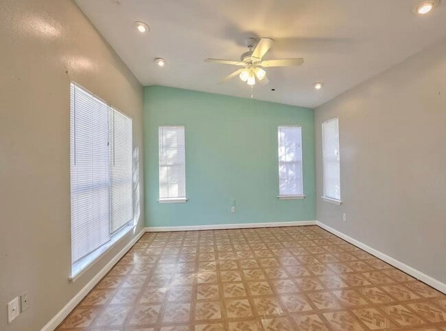 Building Photo - 2093 Greenwood Dr