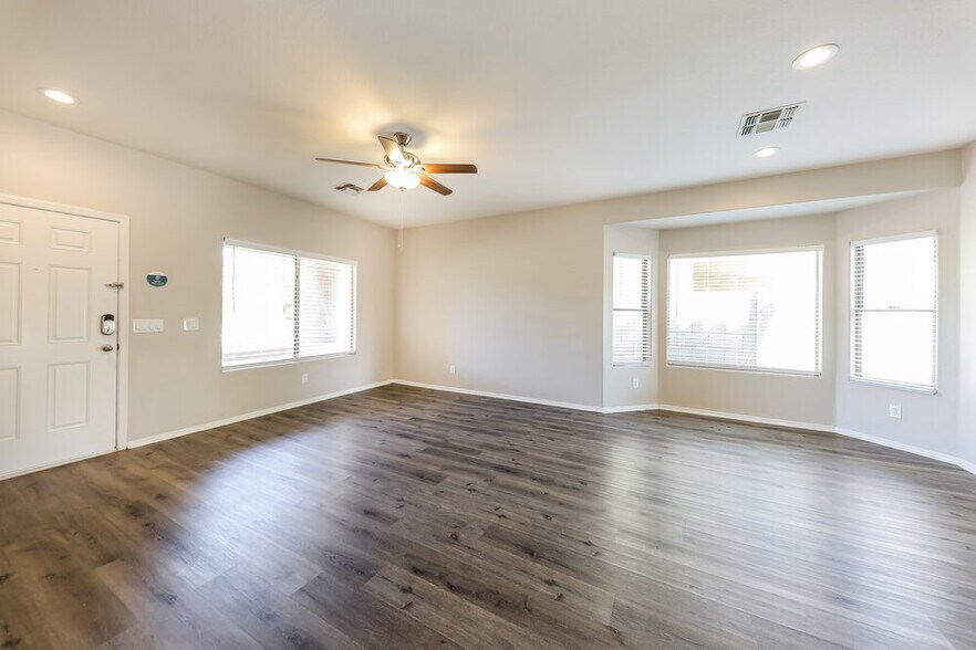 Building Photo - 3405 N 129th Dr