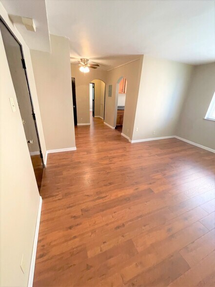 Building Photo - 5712 Phillips Ave