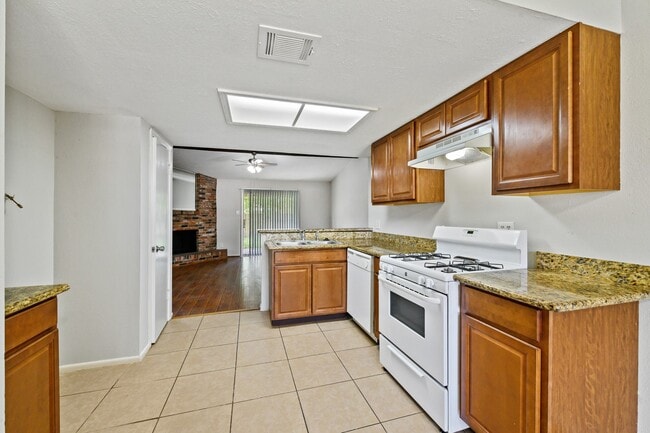 Building Photo - 3308 Kathryn Cir