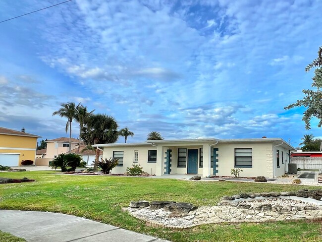 Building Photo - 4605 Ocean Beach Blvd