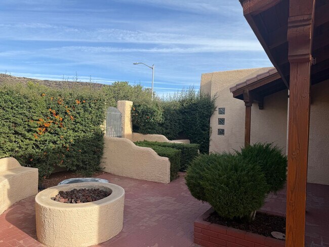 Building Photo - 2828 Monument Dr NW