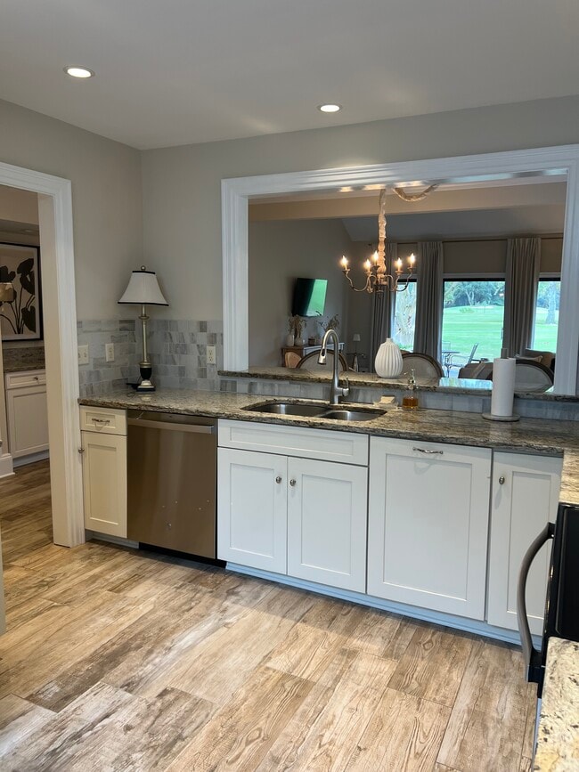 Building Photo - 60 Carnoustie Rd