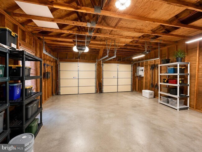 Building Photo - 44 Brambling Ln