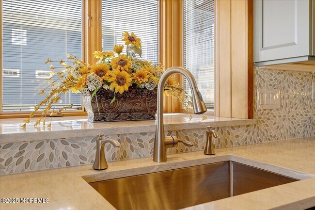 Building Photo - 8 Ortley Ave