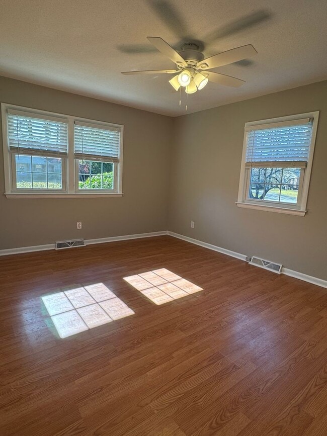 Building Photo - Darling on Deborah