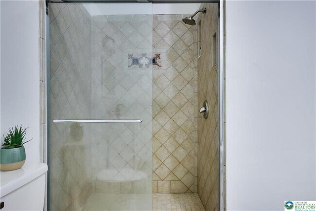 Building Photo - 421 King Arthur Rd