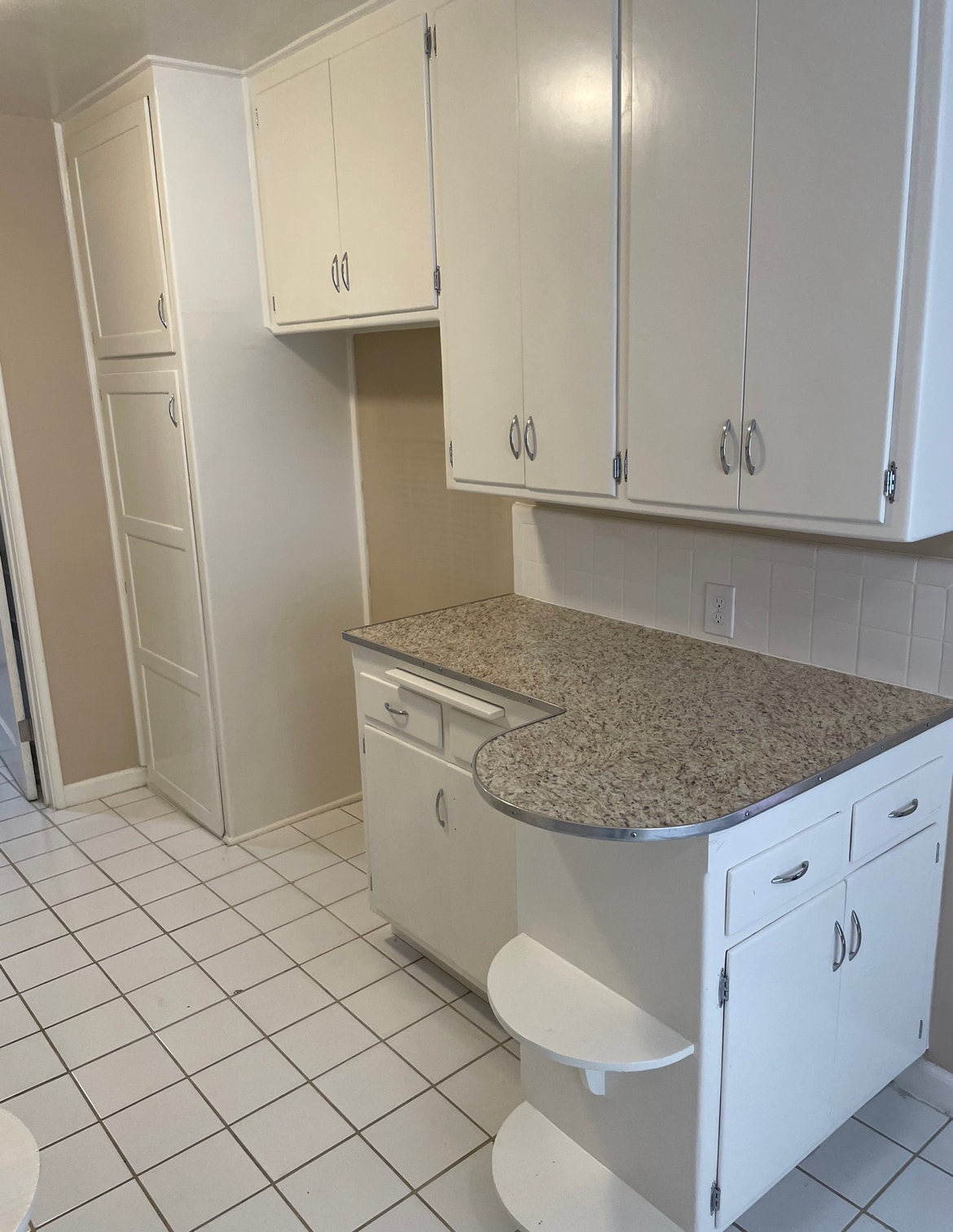 Refrigerator comes with unit - 2540 W Ramona Rd