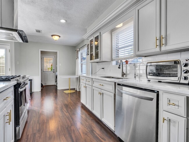 Building Photo - 1134 Western Springs Dr