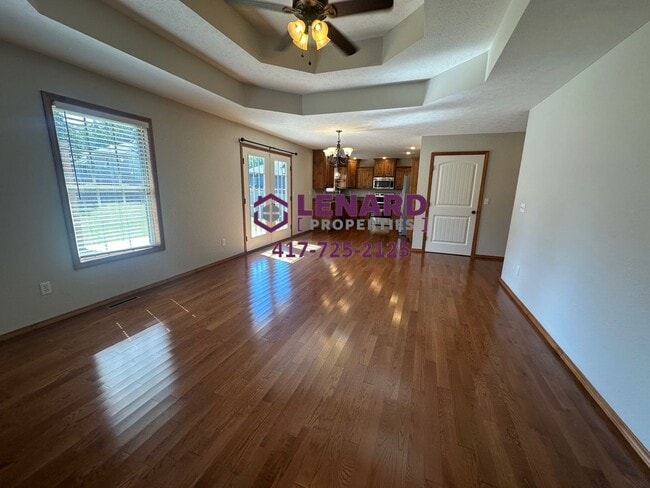 Building Photo - Spacious 3 Bedroom Home Ready for Move In!
