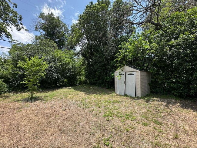 Building Photo - 214 Basswood Dr