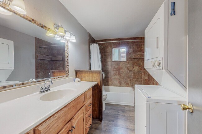 Building Photo - 2830 Floral Rd NW