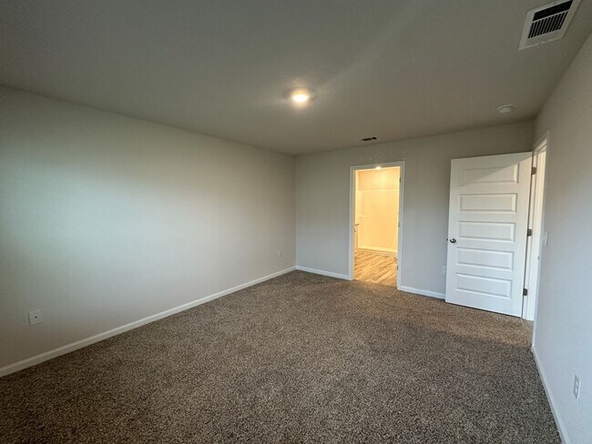Building Photo - 4 bedroom 2 bath home in the Woodlands Subdivision in Milton, FL!