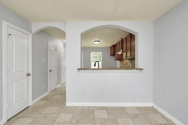 Building Photo - 10022 Raymondville Rd