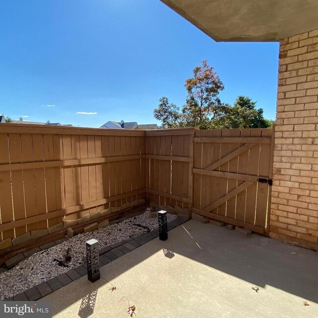 Building Photo - 6924 Hanover Pkwy