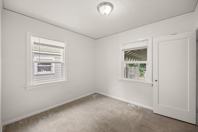 Building Photo - Charming Craftsman, Fully Updated — 3 Bed + Finished Basement on the West Side!
