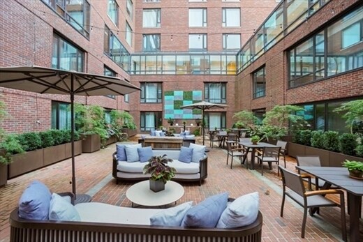 Building Photo - 220 Boylston St