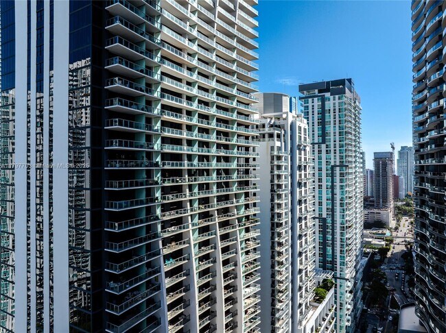 Building Photo - 1010 Brickell Ave