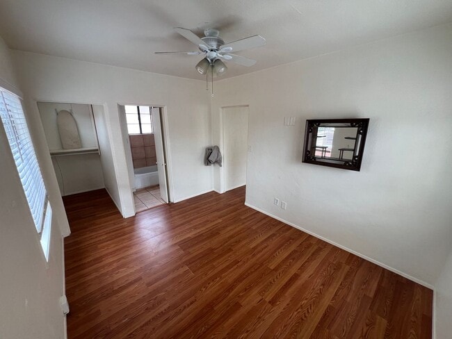 Building Photo - Charming 1x1 in Historic Old Town! Beautiful Original Hardwood Floors + Prime Location